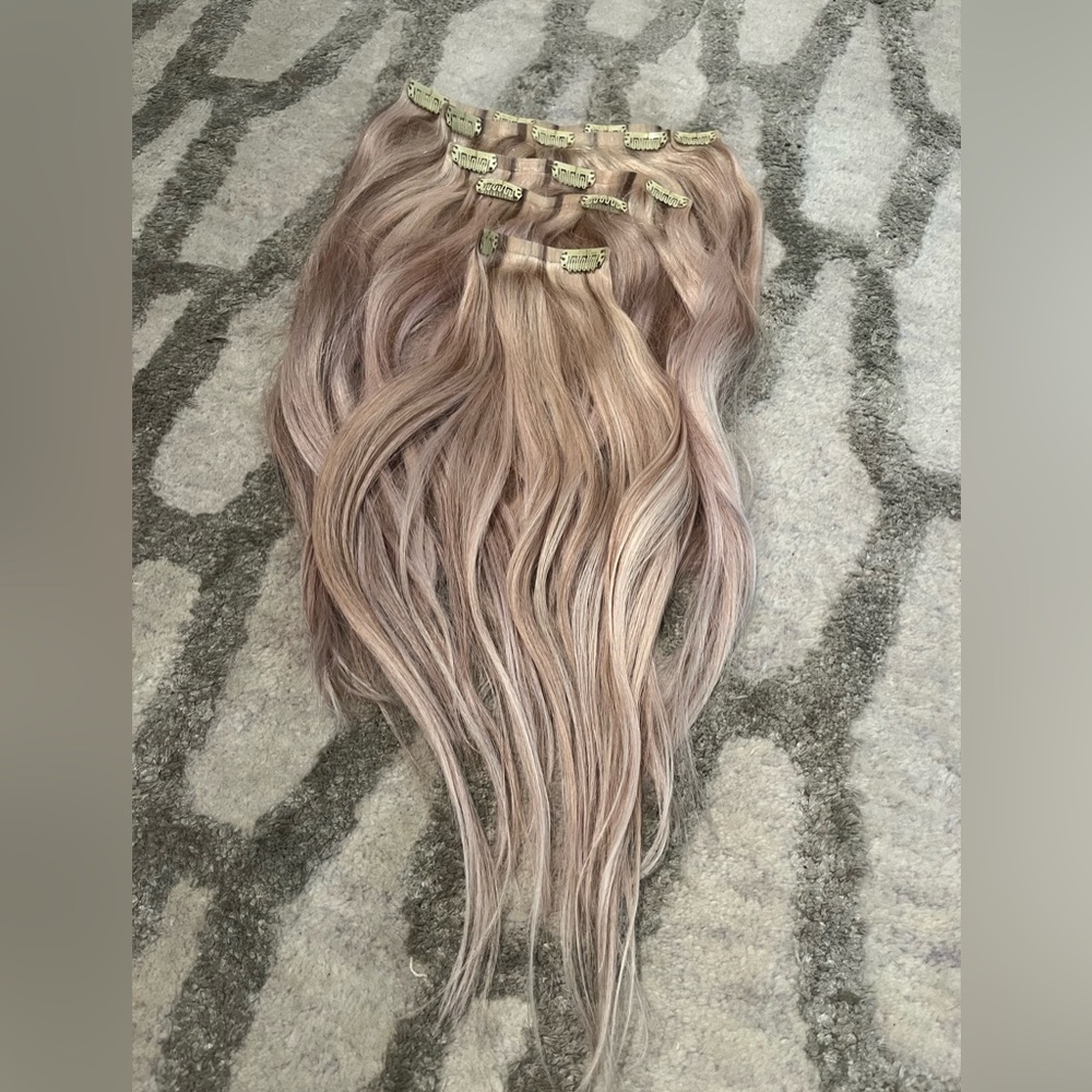 BELLAMI Silk Seam Human Hair Clip In Extensions 16 Inches HONEYCOMB Highlight